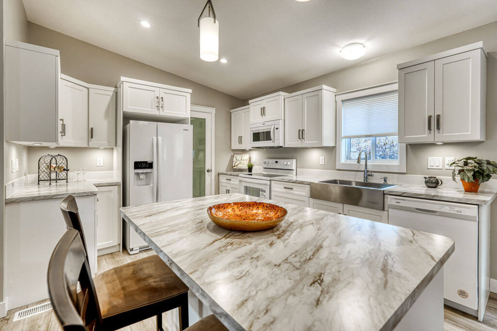 Spacious kitchen with room for the whole family