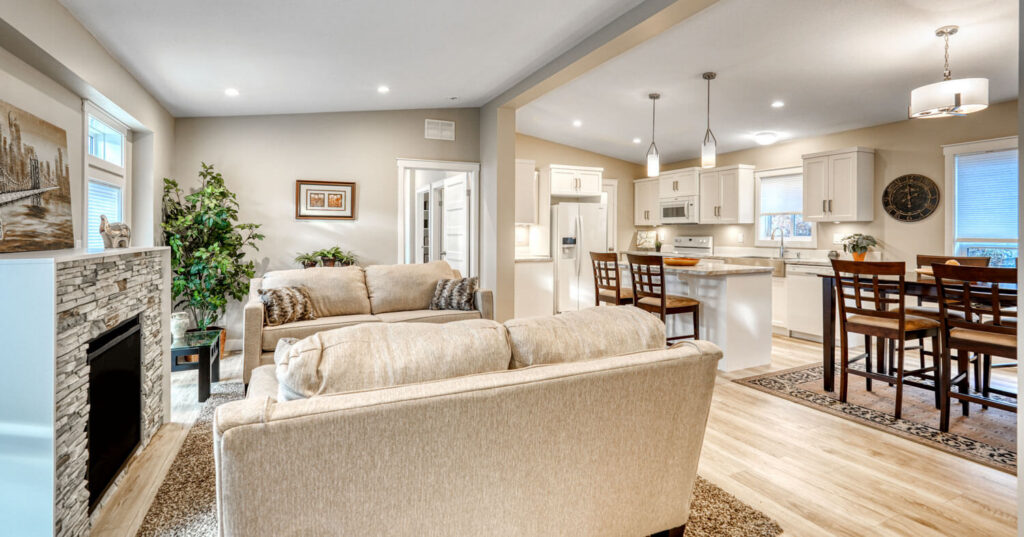 Spacious living room with modern finishes